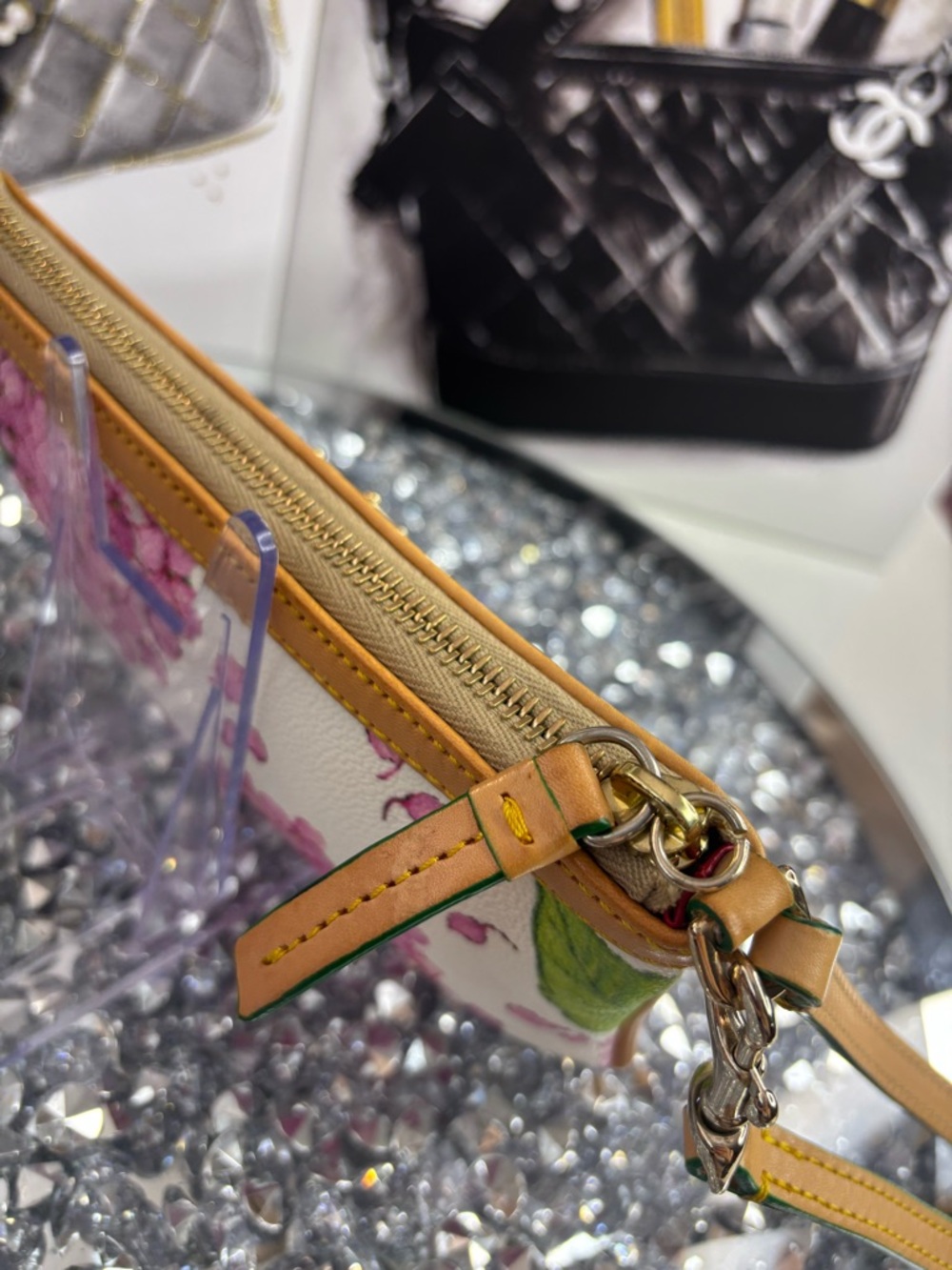Dooney & Bourke Hydrangea Monogram Medium Wristlet EUC - Picture 12 of 15